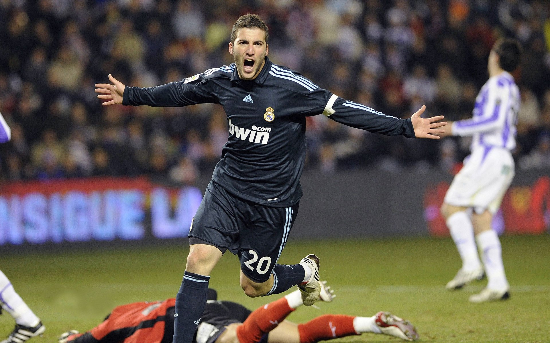 乐鱼app下载-“皇马稳健出线，曼城险遭冷门”